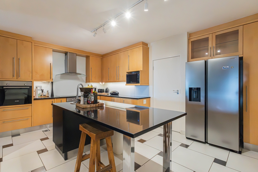 To Let 4 Bedroom Property for Rent in Mouille Point Western Cape